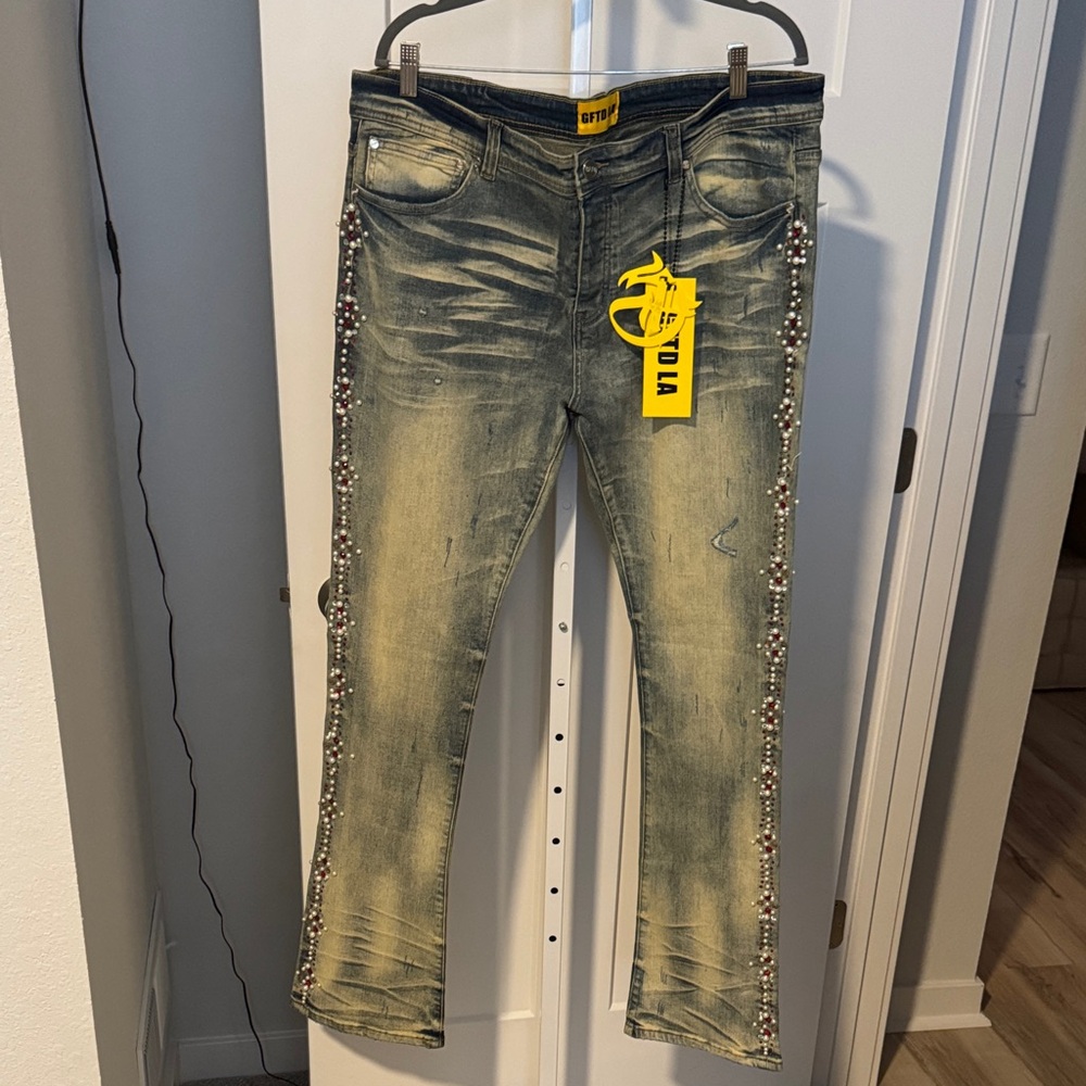 Stylish Straight Leg Jeans with Pearl Details